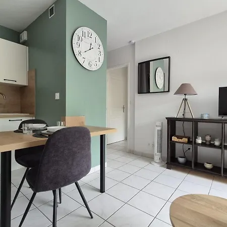 Apartment 2pieces Cere Avec Terrasse Et Parking Saint-Laurent-les-Tours