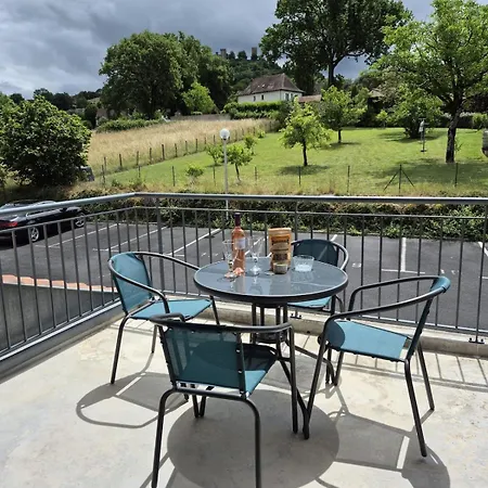 2pieces Cere Avec Terrasse Et Parking *