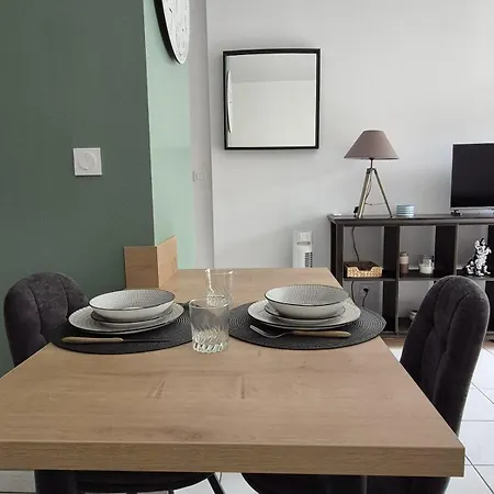 2pieces Cere Avec Terrasse Et Parking *