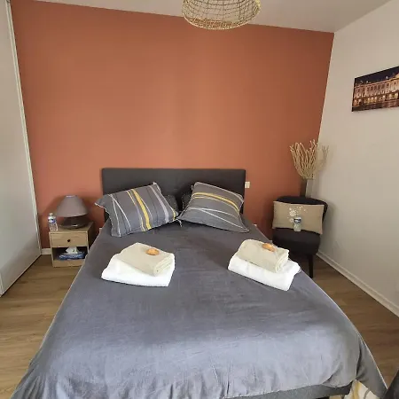2pieces Cere Avec Terrasse Et Parking Saint-Laurent-les-Tours