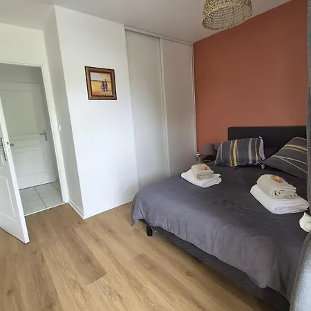2pieces Cere Avec Terrasse Et Parking *